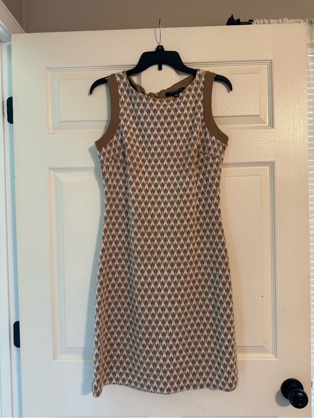 Sharagano Beige and Cream Sleeveless Patterned Dress
